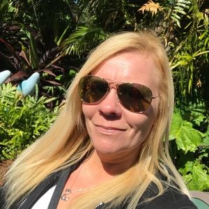 Meet your Posher, Lori